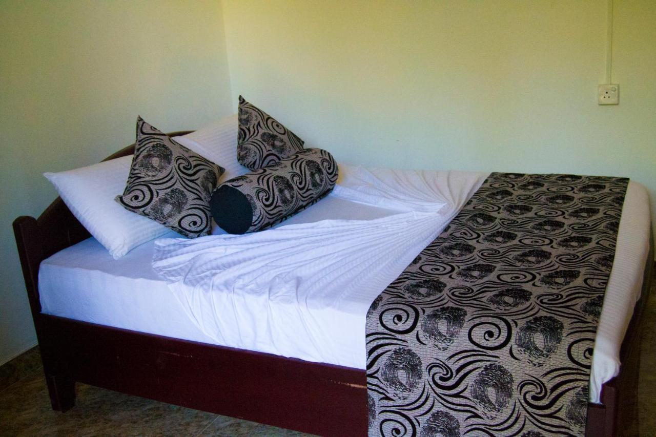 Отель Iduwara Guest Сигирия Экстерьер фото