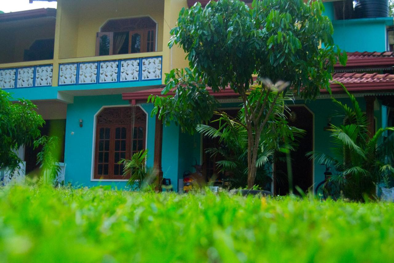 Отель Iduwara Guest Сигирия Экстерьер фото