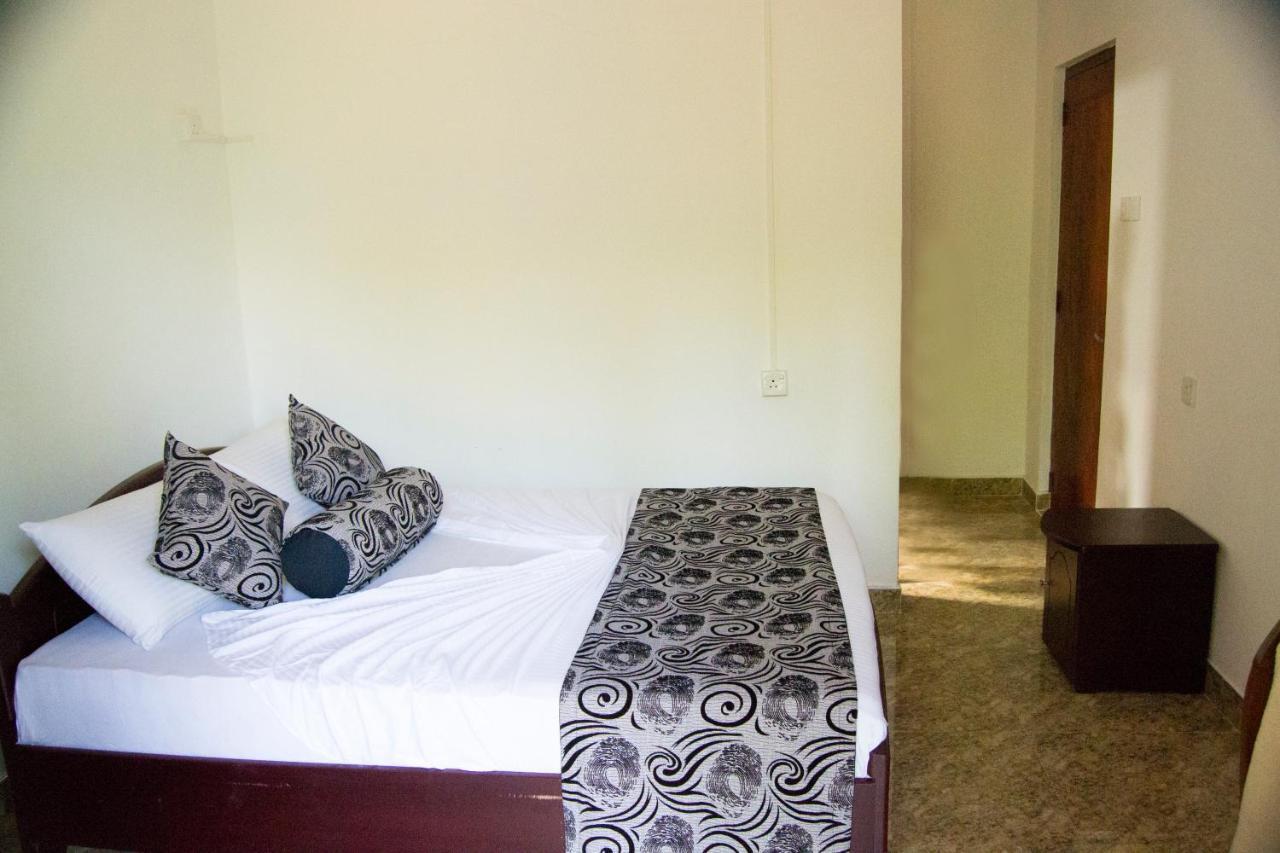 Отель Iduwara Guest Сигирия Экстерьер фото